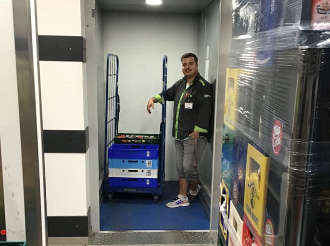 Goods_lift_with_attendant_in_supermarked_in_Germany